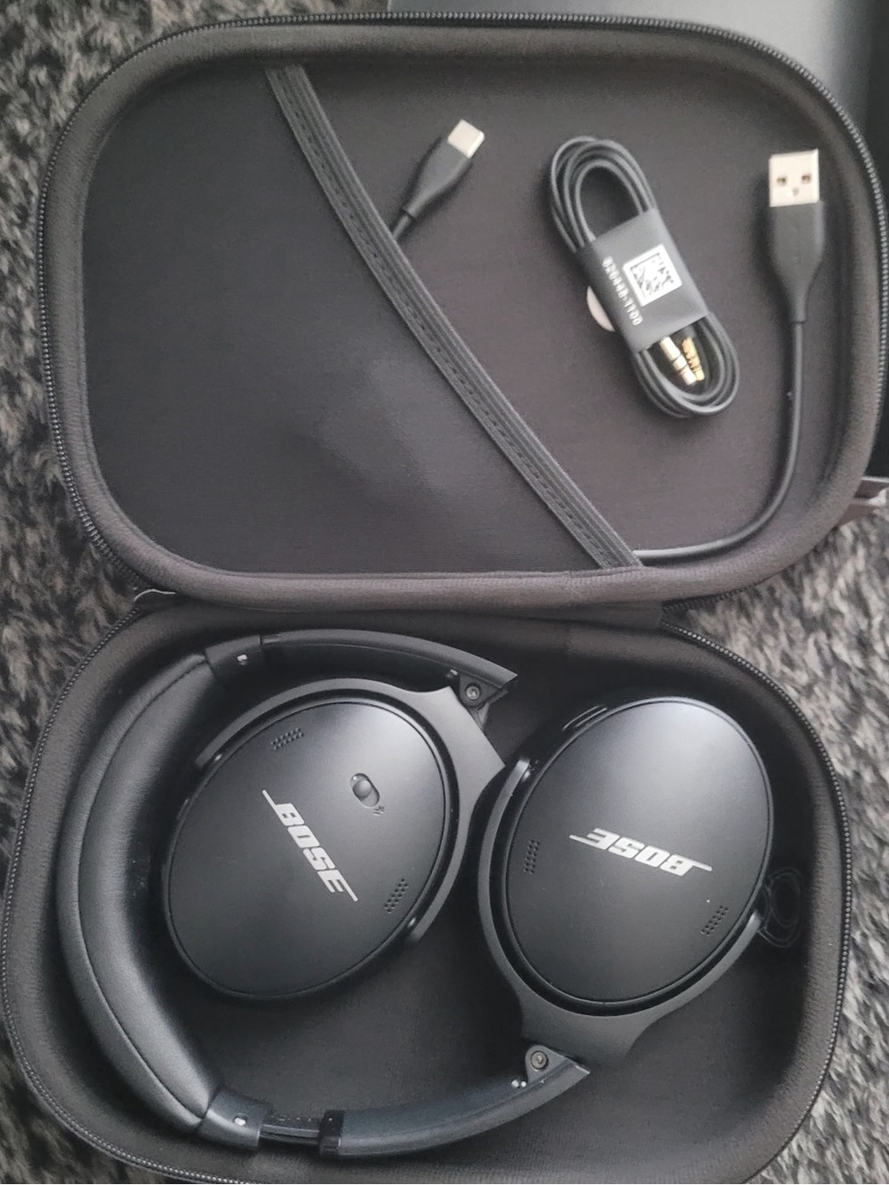 Bose Black Over-Ear Noise-Cancelling Headphones with Carry Case